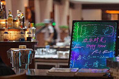 《滞困：异星黎明》发布大型更新档 新增荒漠区域